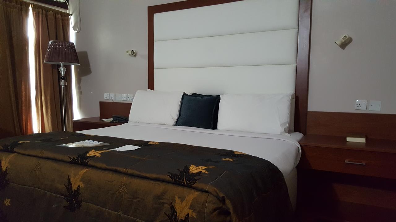 Denis Hotel Abuja Mobushipe Exterior foto